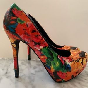 Size 10 Steve Madden "Nala" platform heels